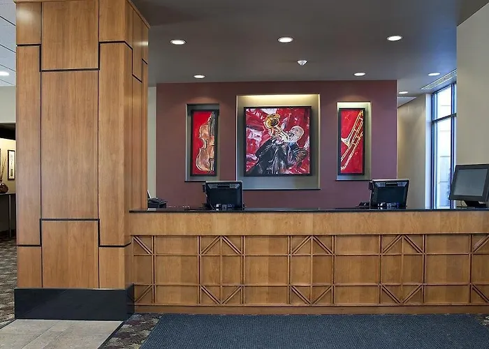 South Loop Hotel 3*