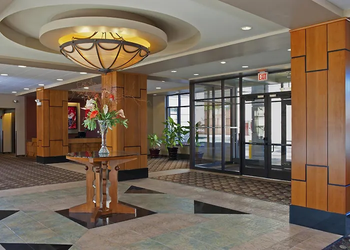 South Loop Hotel 3*