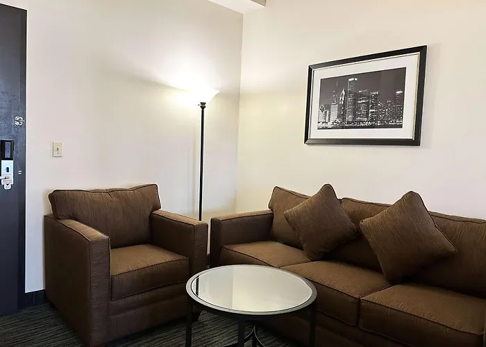 South Loop Hotel 3*
