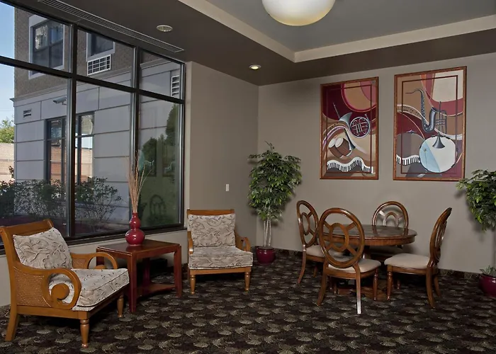 South Loop Hotel 3*