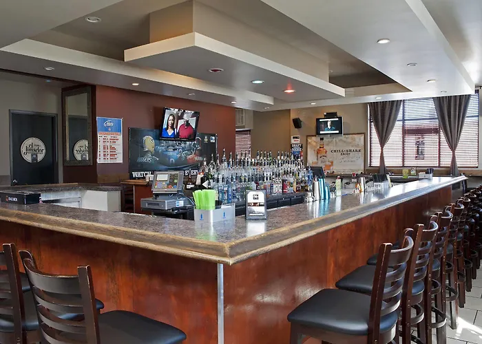 South Loop Hotel 3*